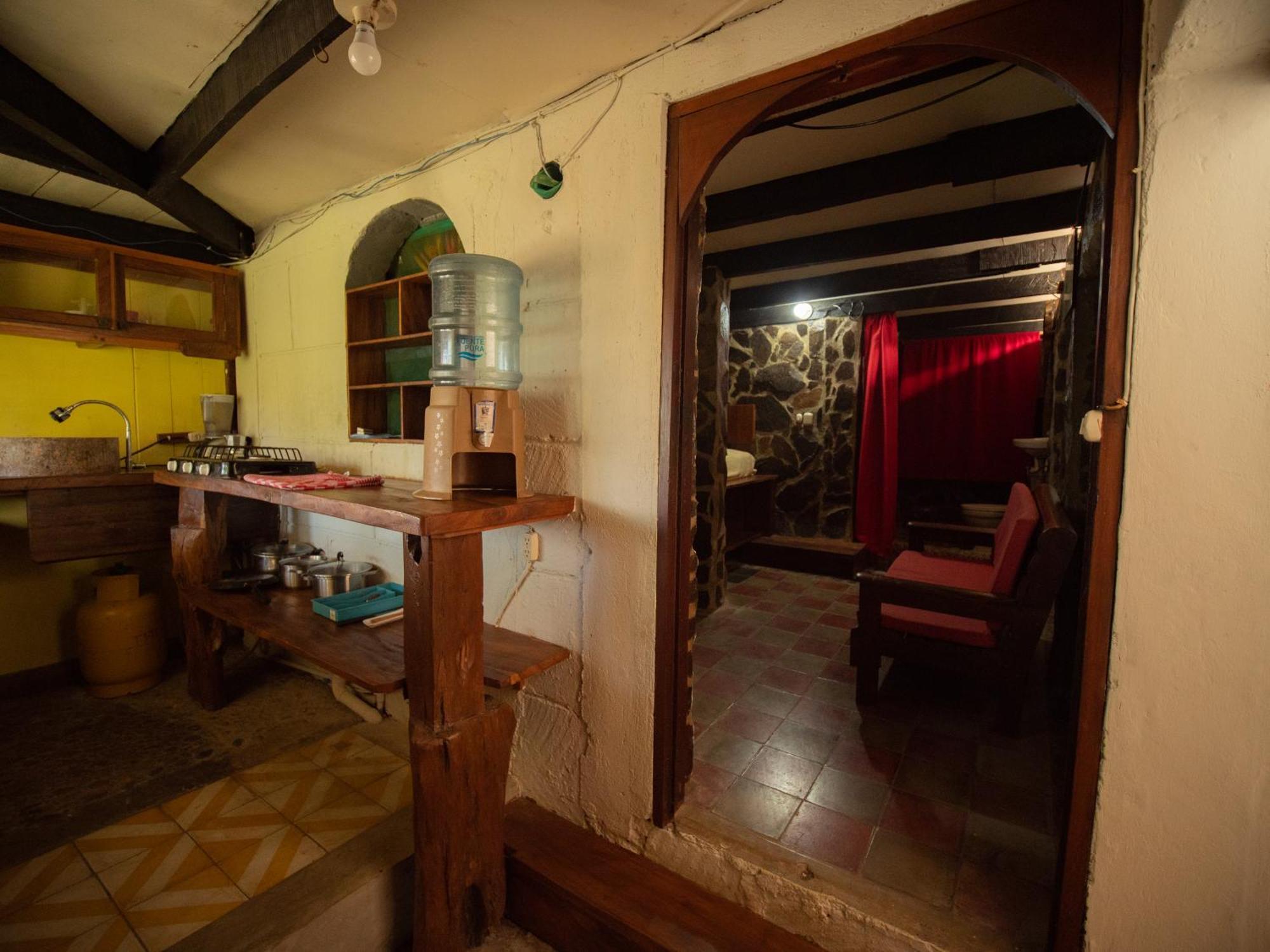 1 Bedroom Apartment With Bay View, 3 Blocks From Beach And Center Of San Juan سان خوان ديل سور المظهر الخارجي الصورة